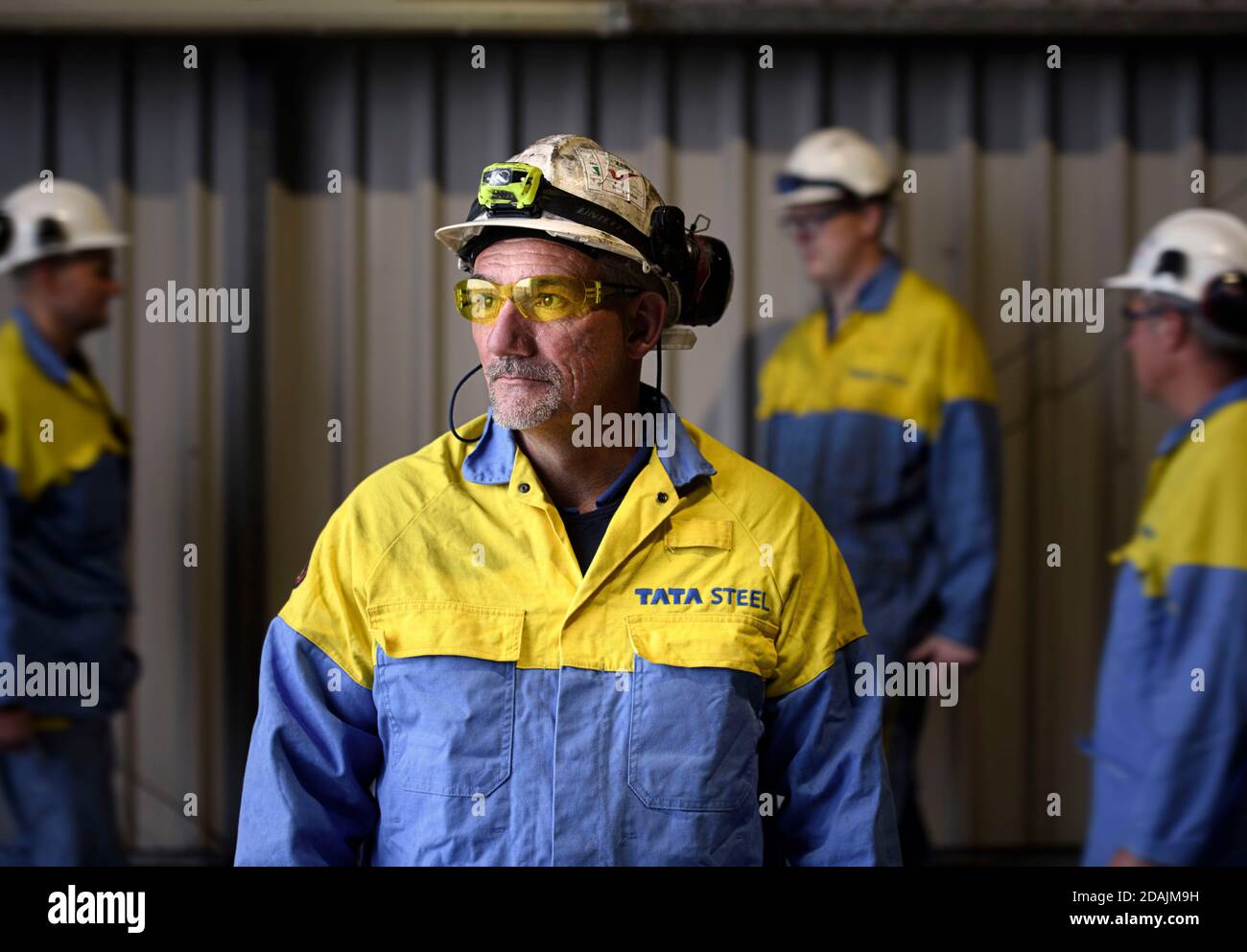 Travailleurs de l'usine d'acier laminée à froid des aciéries de Tata À Port Talbot, pays de Galles du Sud Banque D'Images