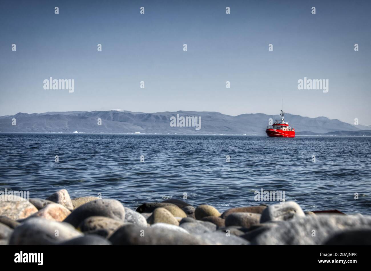 voile parmi les icebergs Banque D'Images
