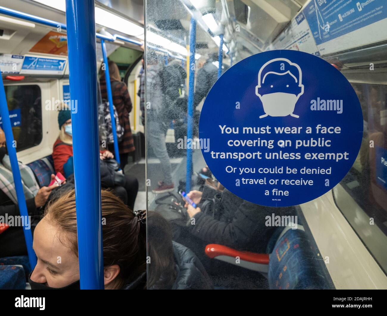 Avis de sécurité en cas de pandémie Covid-19 dans le métro de Londres. Banque D'Images