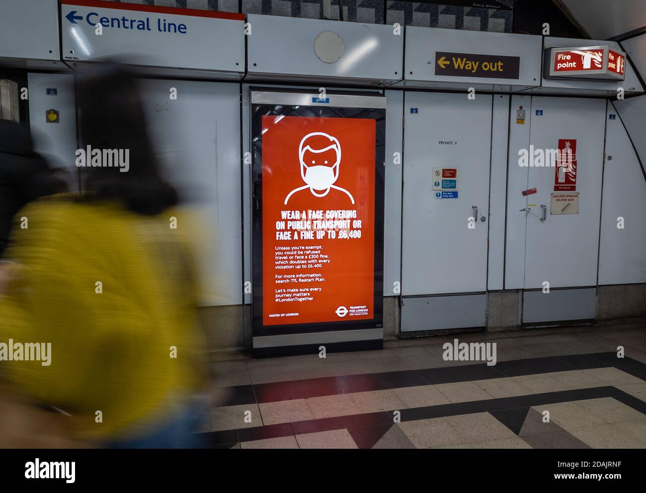 Avis de sécurité en cas de pandémie Covid-19 dans le métro de Londres. Banque D'Images