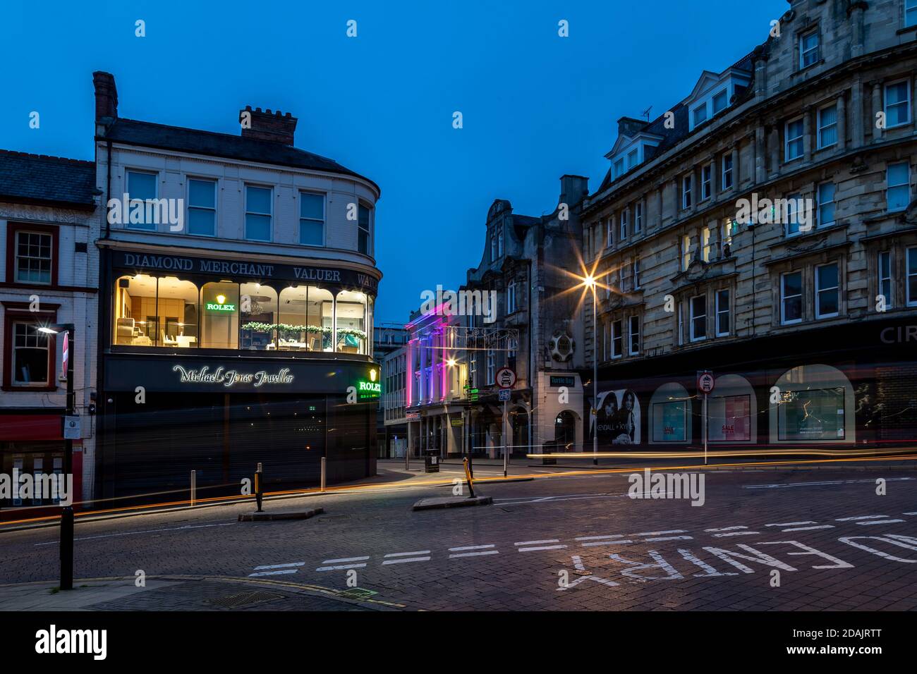 Michael Jones Jewelers au coin de Bridge Street et Gold Street dans le centre-ville de Northampton, Angleterre, Royaume-Uni. Banque D'Images