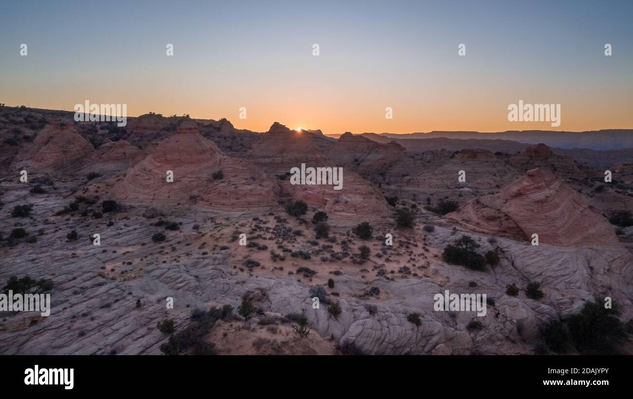 Vue sur les incroyables formations rocheuses et les pierres de sable au coucher du soleil Page Arizona Banque D'Images