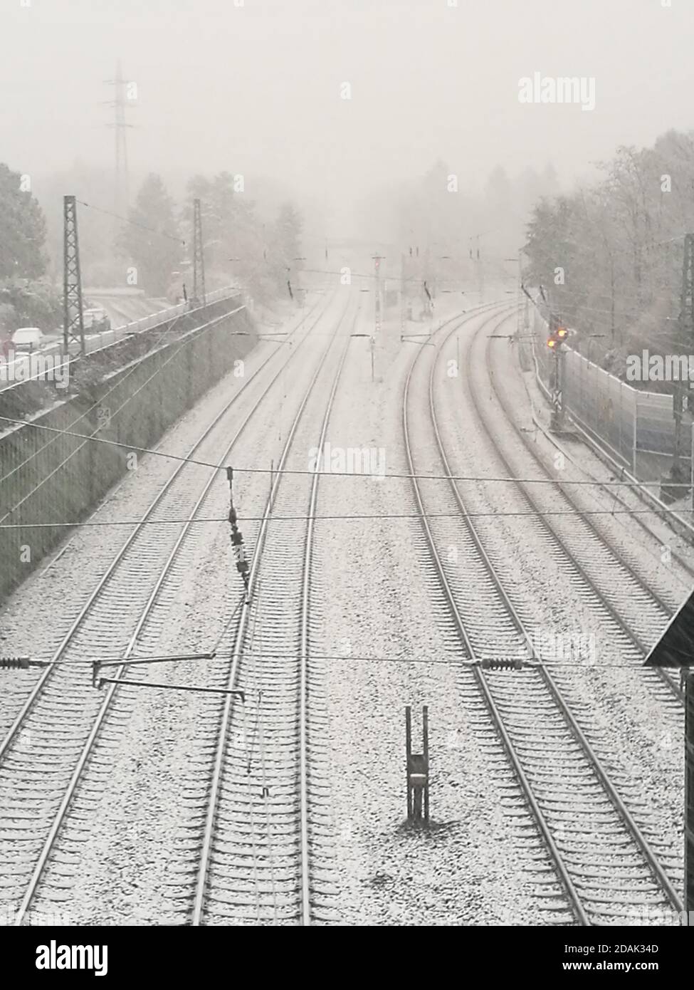 Systèmes de chenilles par le dessus dans la neige Banque D'Images