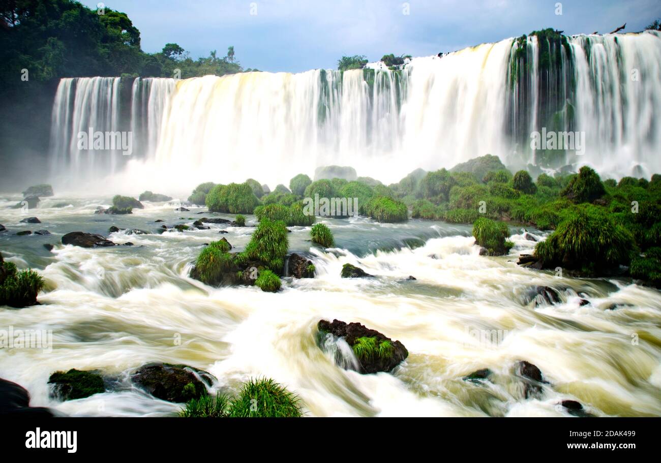 Chutes d'Iguazu à la frontière entre l'Argentine et le Brésil Banque D'Images