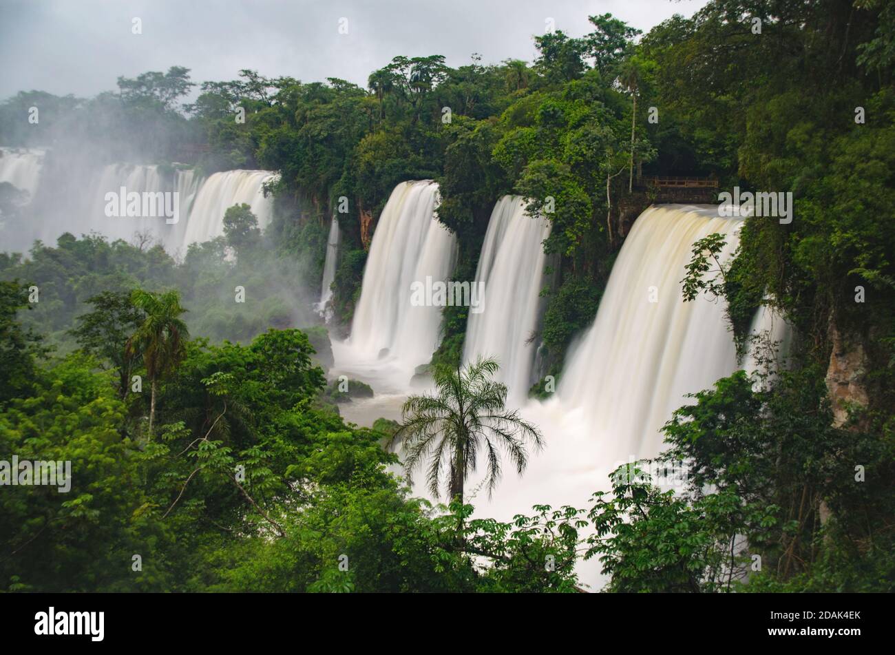 Chutes d'Iguazu à la frontière entre l'Argentine et le Brésil Banque D'Images