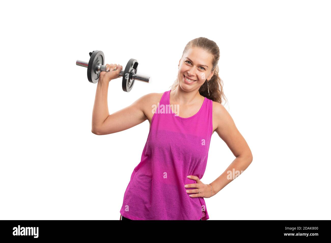 Sympathique femme souriante lever des poids haltères pour tonifier les  muscles du biceps force porter des vêtements de sport d'entraînement roses  comme concept de fitness isolé sur blanc Photo Stock - Alamy