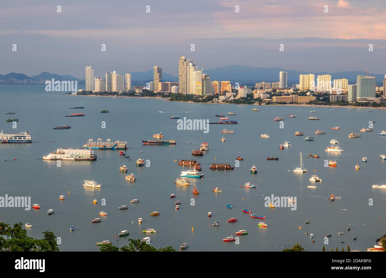 Le paysage urbain et la plage de Pattaya Banque D'Images