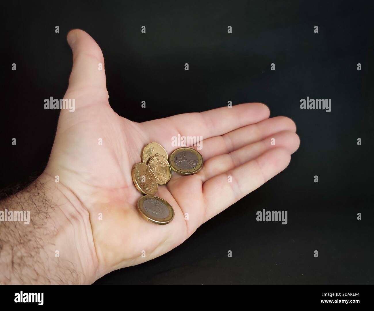 Pièces détachées en euros sur la paume de la main Banque D'Images