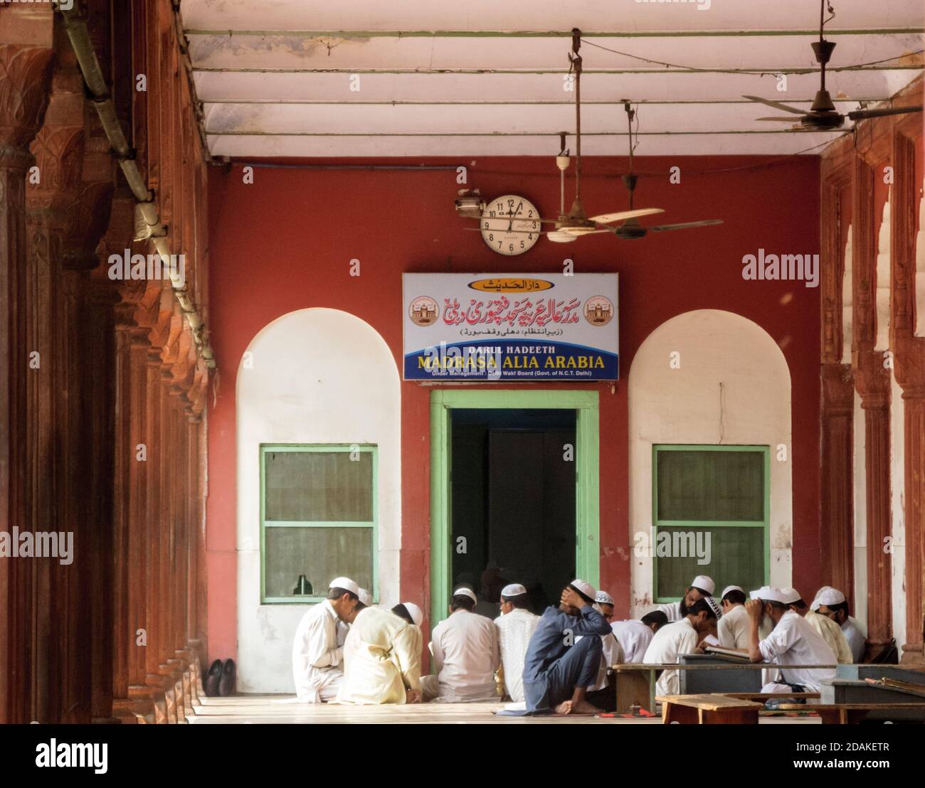 Inde, Delhi, Chandni Chowk. Fatehpuri Masjid, Madrasa Alia Arabia, apprentissage des principes du Coran dans ce Conseil d'administration de Delhi Wakf financé par le gouvernement Banque D'Images