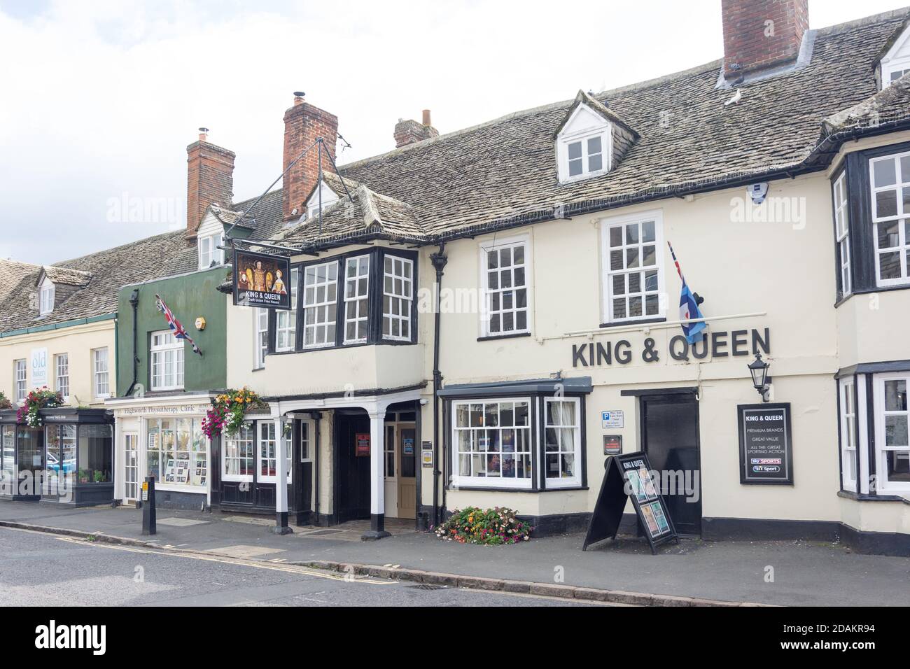 Pub The King & Queen du XVe siècle, Highworth High Street, Highworth, Wiltshire, Angleterre, Royaume-Uni Banque D'Images