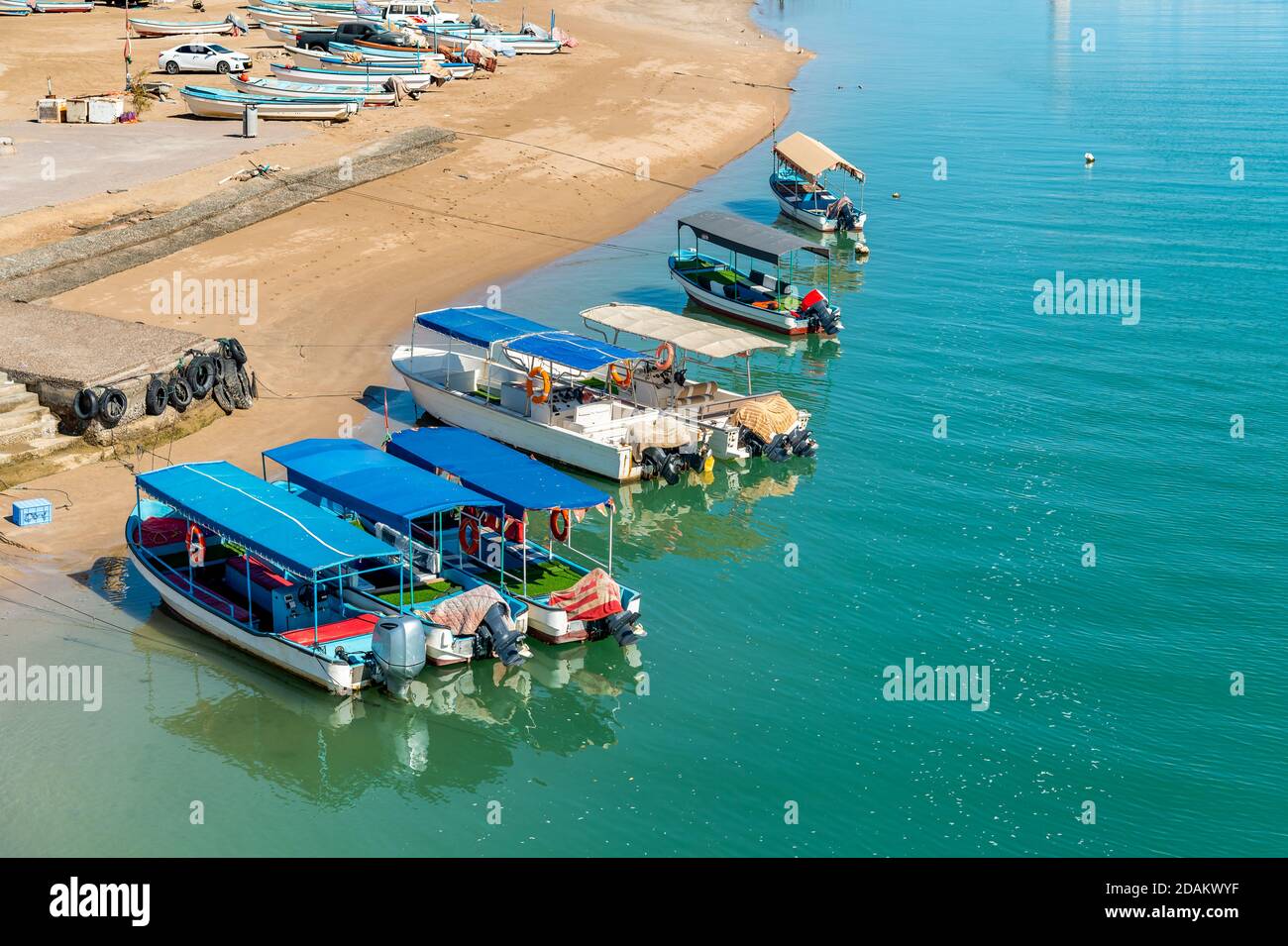 Bateaux traditionnels dans la baie de sur à Sultanat d'Oman. Banque D'Images