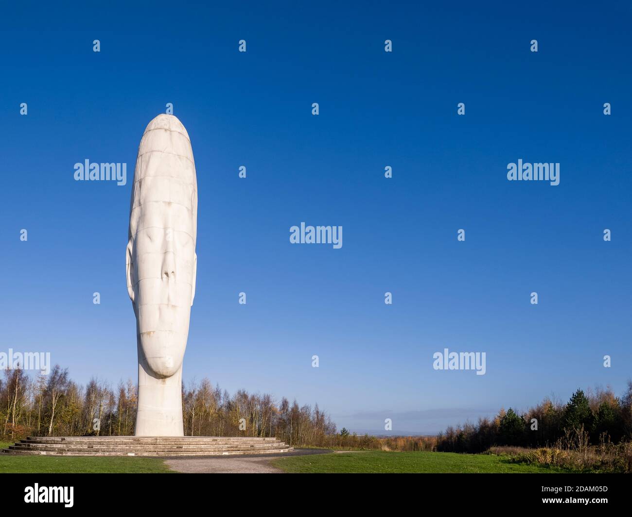 Dream est une sculpture de 2009 et un morceau d'art public de Jaume Plensa à Sutton, St Helens, Merseyside. La course coûte environ 1,8 millions de livres sterling. Banque D'Images