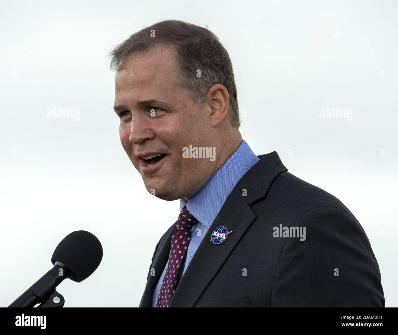 Kennedy Space Center, États-Unis. 13 novembre 2020. L'administrateur de la NASA, Jim Bridenstine, fait un commentaire lors d'une conférence de presse au Kennedy Space Center, en Floride, le vendredi 13 novembre 2020. Samedi, une fusée SpaceX Falcon 9 est en préparation pour le lancement du premier vaisseau spatial Crew Dragon opérationnel vers la Station spatiale internationale à partir du complexe 39A du Centre spatial Kennedy, en Floride. Photo de Pat Benic/UPI crédit: UPI/Alay Live News Banque D'Images