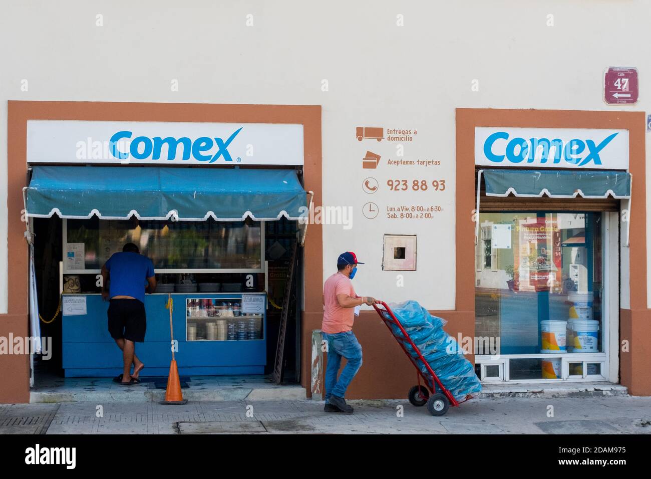 Les petites entreprises tentent de rester ouvertes avec de nombreuses restrictions en raison de la pandémie Covid-19 , Merida , Mexique Banque D'Images