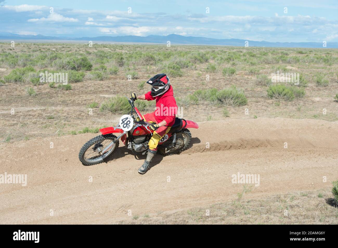 Cycliste conduisant un vélo d'époque Bultaco (MR) Banque D'Images