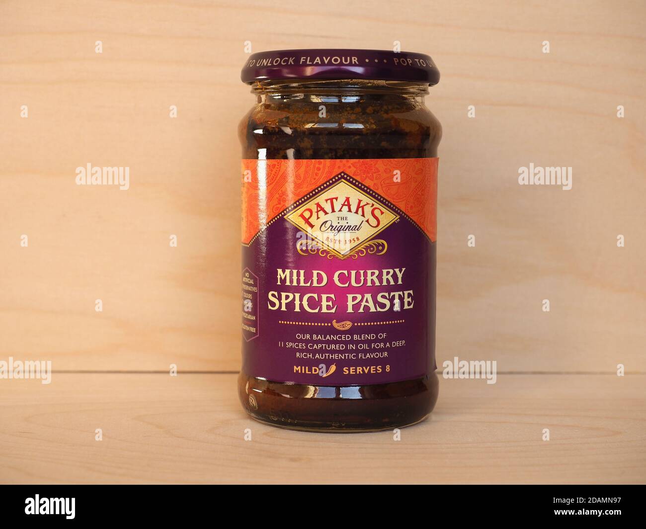 LONDRES, Royaume-Uni - VERS OCTOBRE 2020 : pot de pâte d'épices de cari douce de Patak Banque D'Images