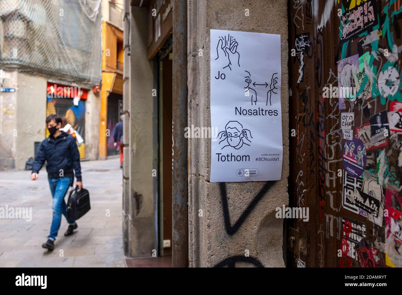 Le restaurant Santa Maria del Mar est fermé. Une grande partie du tissu commercial de Barcelone dépend du tourisme et est dimensionné pour servir ces visiteurs, il est estimé qu'environ 60% de ses clients sont des non-résidents. Dans le meilleur des cas, il prévoit que 30% des magasins du centre disparaîtront. Le 12 novembre 2020, le Gouvernement de la Generalitat de Catalunya a décidé de prolonger la fermeture des bars et des restaurants de 10 jours supplémentaires afin de continuer à réduire le nombre d'infections à coronavirus et à alléger la pression sanitaire. En plus de la restauration, les théâtres et les salles de sport resteront fermés, au moins u Banque D'Images