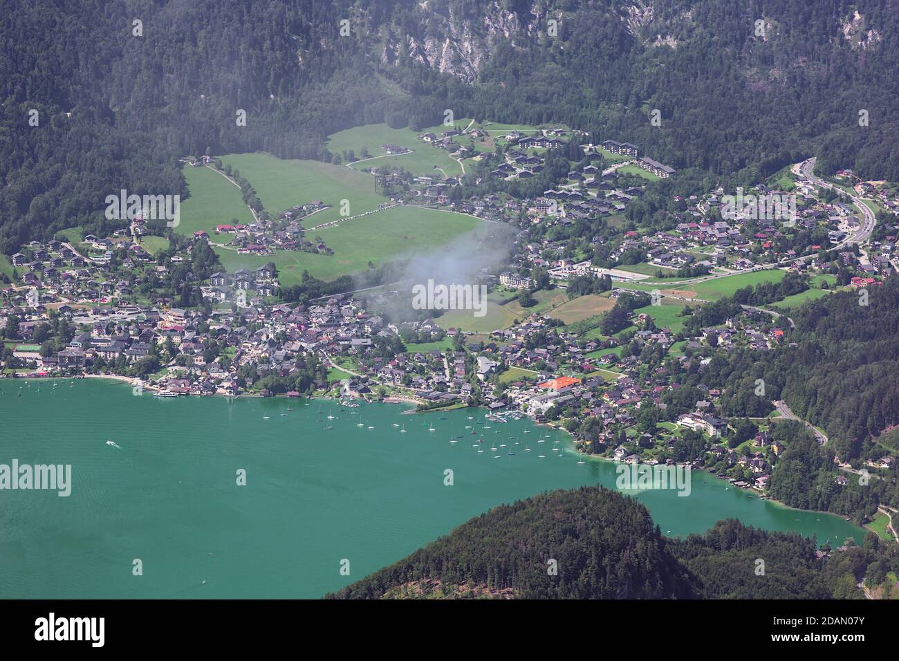 Vue rapprochée de Saint-Gilgen avec le lac Wolfgang, vue depuis le Schafberg Banque D'Images