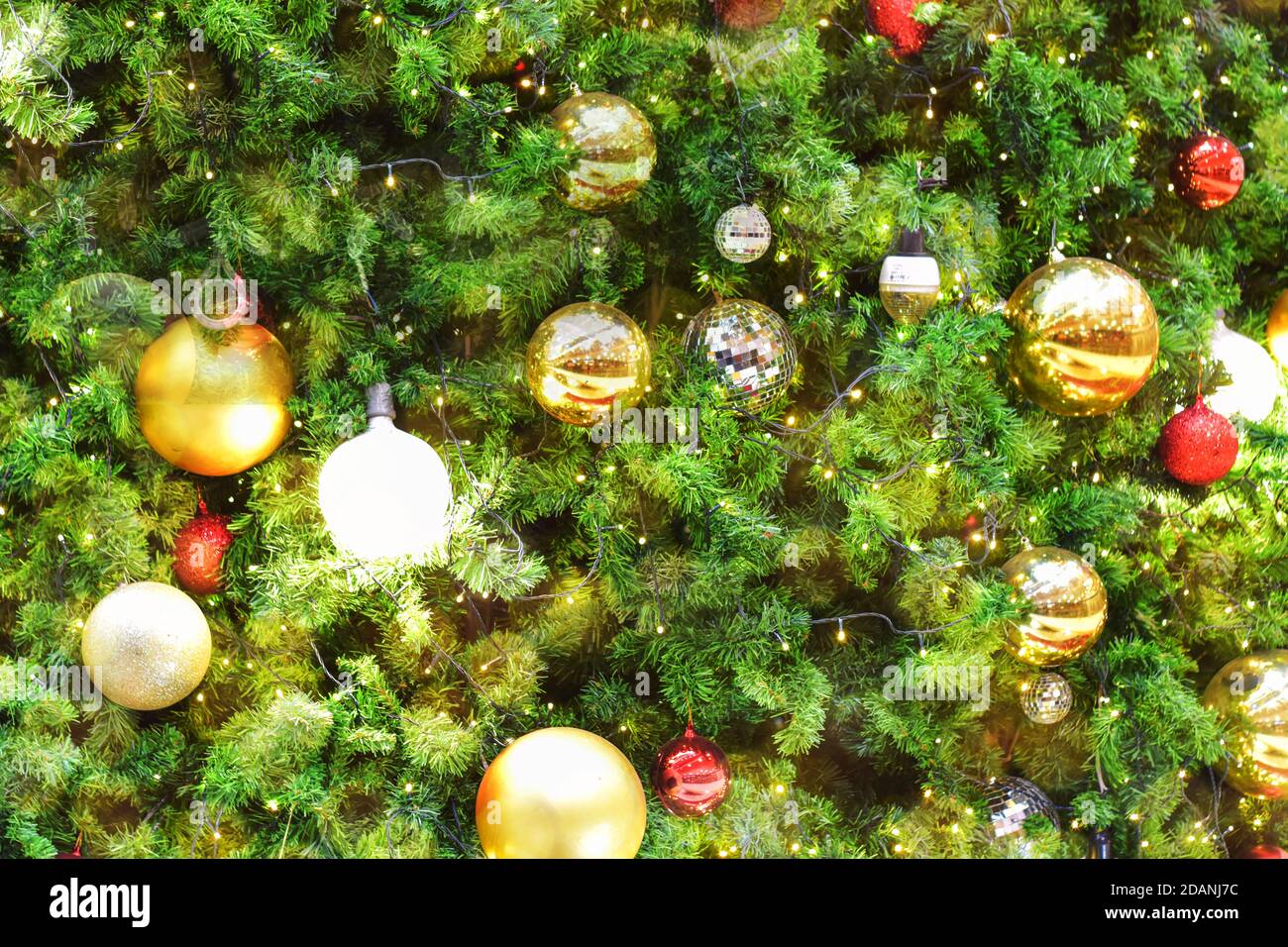 Fond d'arbre de Noël, décoration suspendue. Banque D'Images
