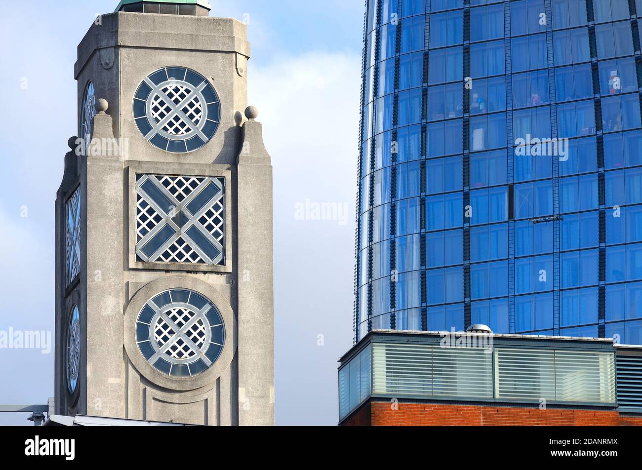 Londres, Angleterre, Royaume-Uni. La tour OXO sur la rive sud. À l'origine (fin du C-19), une centrale électrique pour fournir de l'électricité au bureau de poste de Royal Mail. REB Banque D'Images