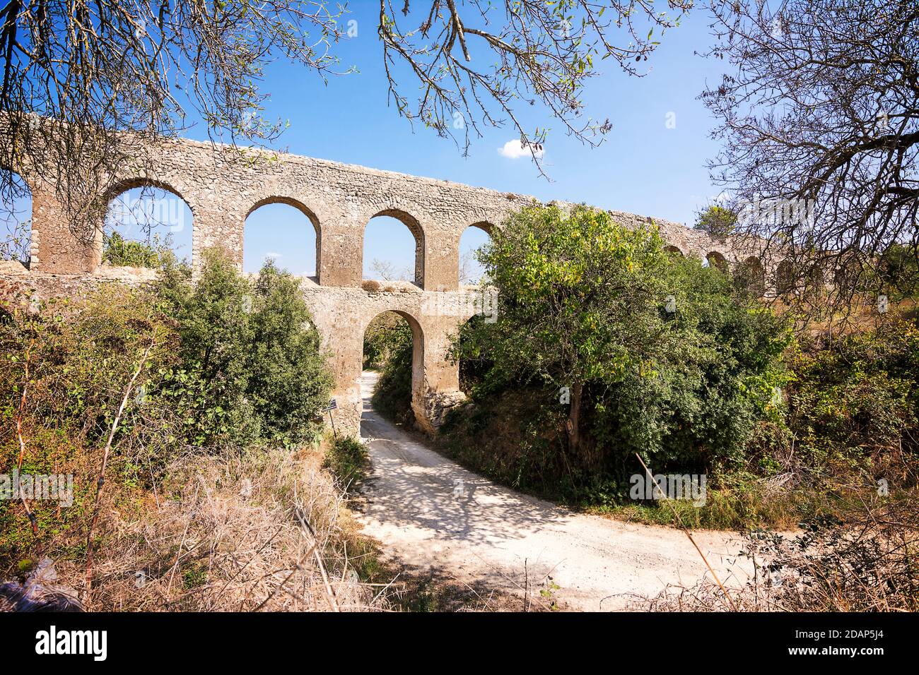 Architecture voûtée romaine pour l'aqueduc Banque D'Images