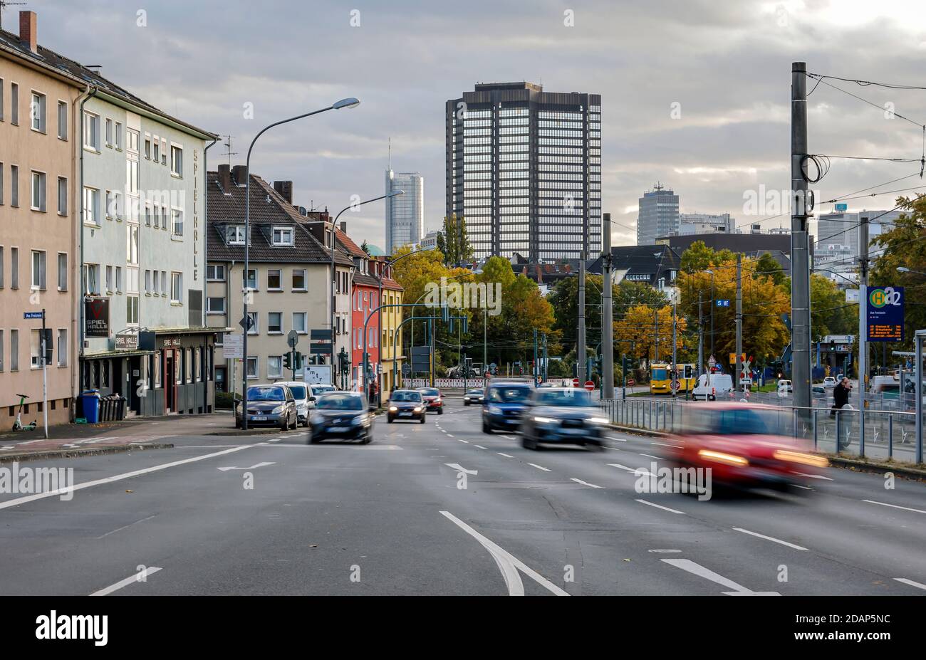 Essen, région de la Ruhr, Rhénanie-du-Nord-Westphalie, Allemagne - vue sur la ville Essen, vue panoramique depuis le quartier nord en direction du centre-ville Essen W Banque D'Images