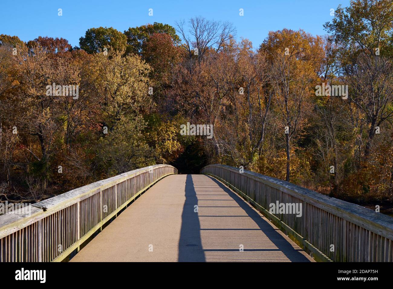 L'entrée du parc Theodore Roosevelt, accessible depuis un passage piétonnier traversant le fleuve Potomac. À Rosslyn, Arlington, Virginie. Banque D'Images