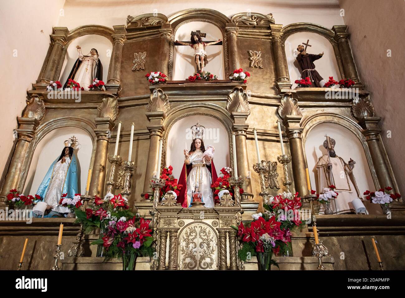 Vue intérieure de l'église jésuite du XVIIe siècle Iglesia San Pedro Nolasco de los Molinos, province de Salta, Argentine. Banque D'Images