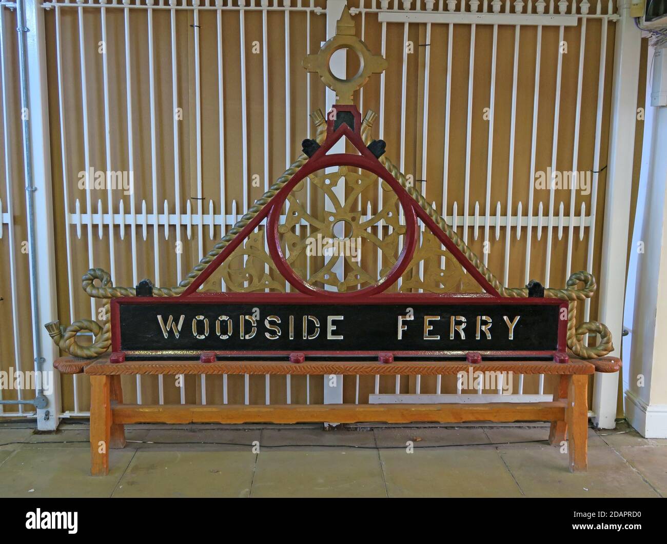 Banc de ferry Woodside, terminal de ferry, Birkenhead, Wirral, Merseyside, Cheshire, Angleterre, Royaume-Uni Banque D'Images