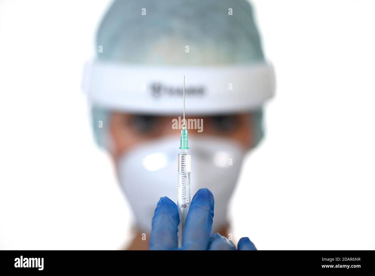 Image symbole vaccin Corona, médecin avec seringue, crise corona, Bade-Wurtemberg, Allemagne Banque D'Images