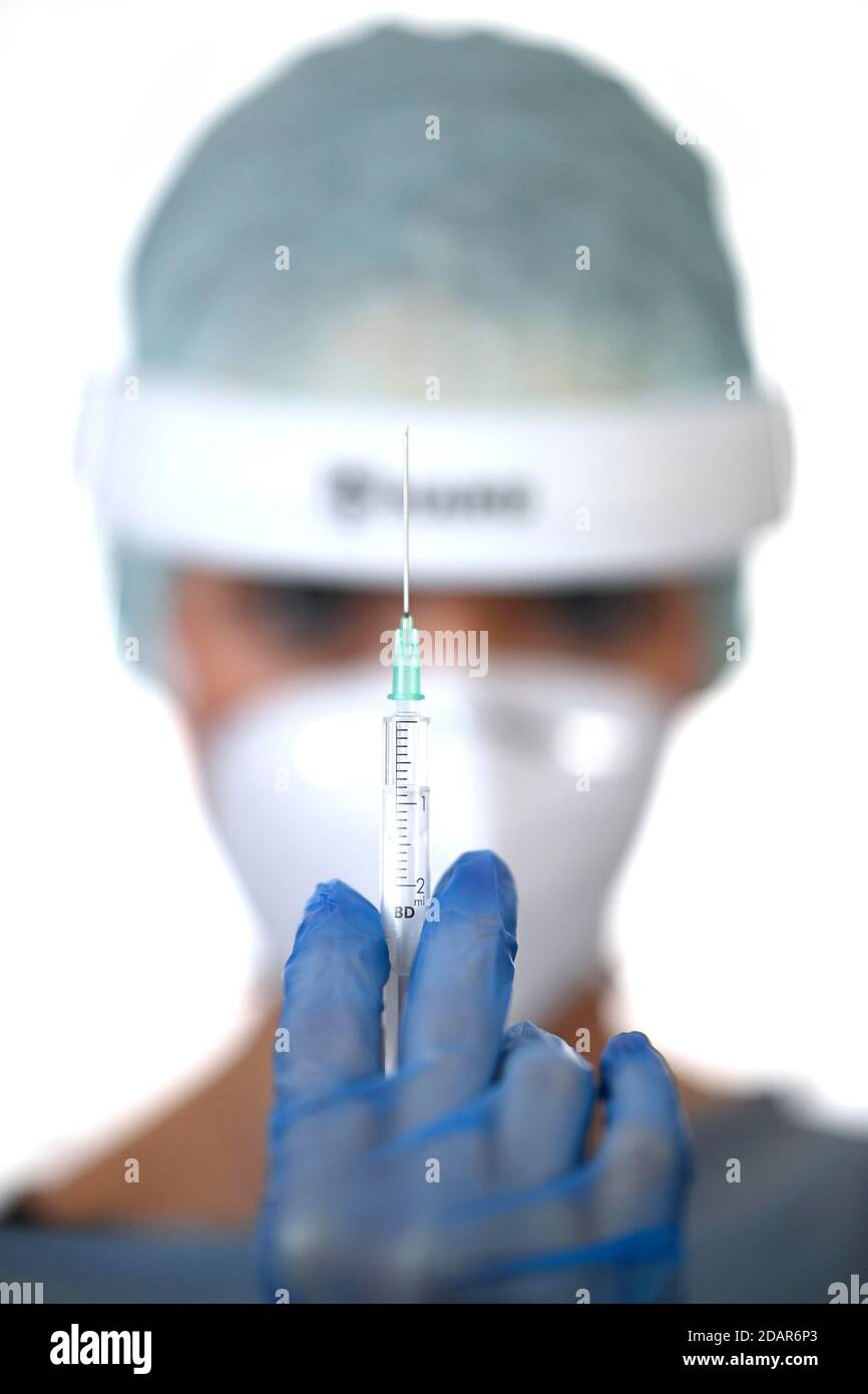 Image symbole vaccin Corona, médecin avec seringue, crise corona, Bade-Wurtemberg, Allemagne Banque D'Images