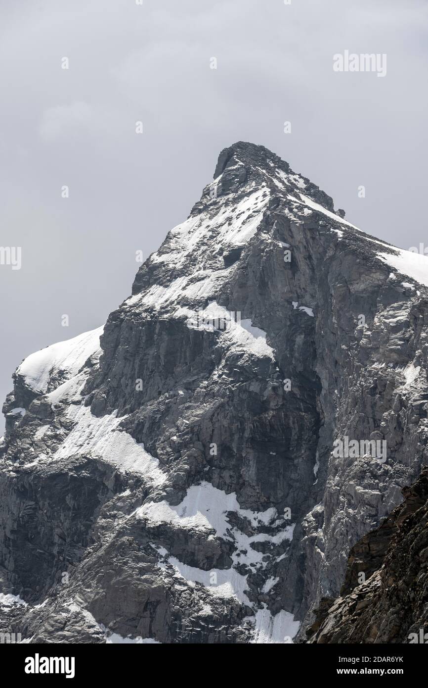 Montagnes, Grosser Moerchner, Alpes de Zillertal, Zillertal, Tyrol, Autriche Banque D'Images