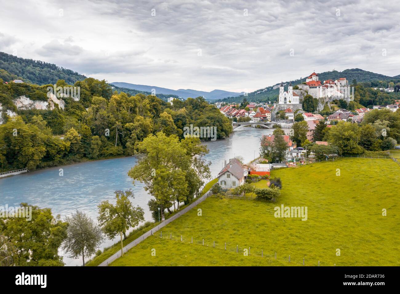 Rivière Aare, vue sur la ville, forteresse d'Aarburg, Eglise réformée d'Aarburg, Aarburg, Zofingen, Canton d'Argau, Suisse Banque D'Images