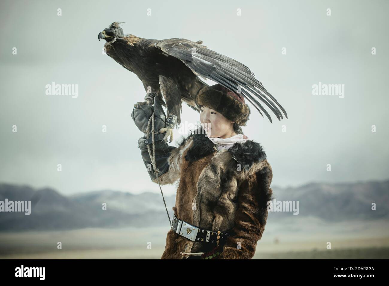 Portrait d'un jeune chasseur d'aigles, Festival des chasseurs d'aigles dans la province d'Olgii, à environ 20 km de la capitale provinciale, Olgii, Mongolie Banque D'Images