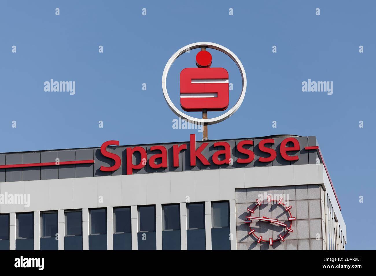 Sparkasse, logo sur la branche Koenigstrasse, Duisburg, Rhénanie-du-Nord-Westphalie, Allemagne Banque D'Images