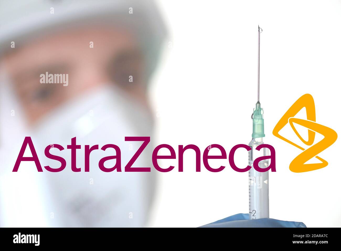 Symbole photo vaccin Corona de la société ASTRAZENECA, homme avec seringue, crise corona, Bade-Wurtemberg, Allemagne Banque D'Images