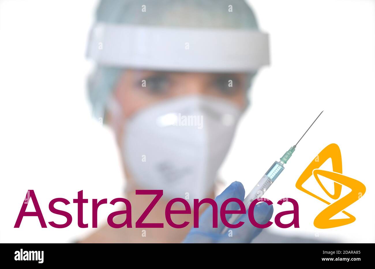 Symbole photo vaccin Corona de la société ASTRAZENECA, femme avec seringue, crise corona, Bade-Wurtemberg, Allemagne Banque D'Images