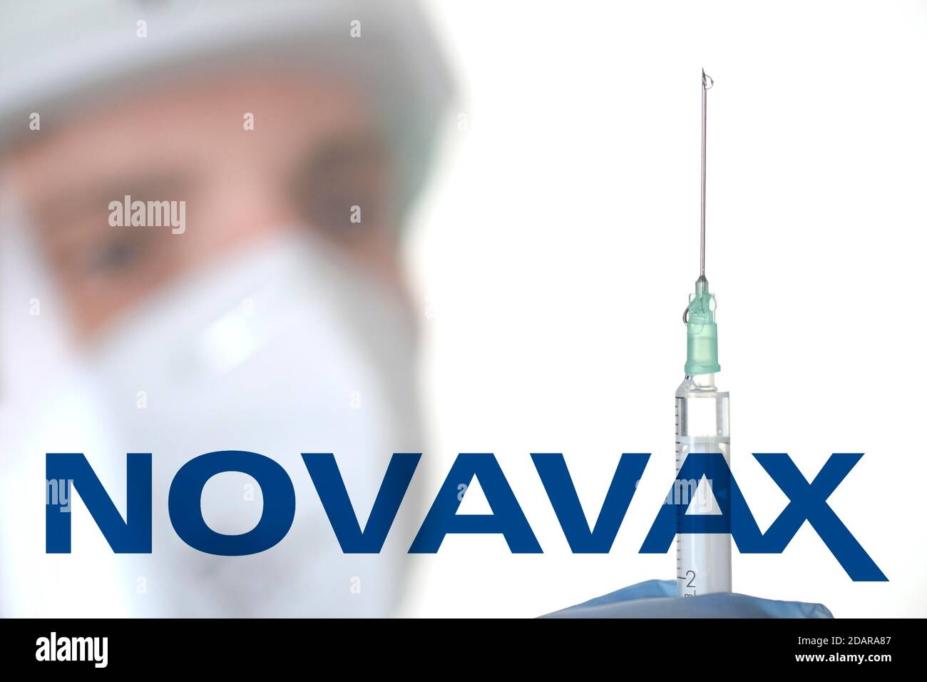 Image symbole vaccin Corona de NOVAVAX, homme avec seringue, crise corona, Bade-Wurtemberg, Allemagne Banque D'Images