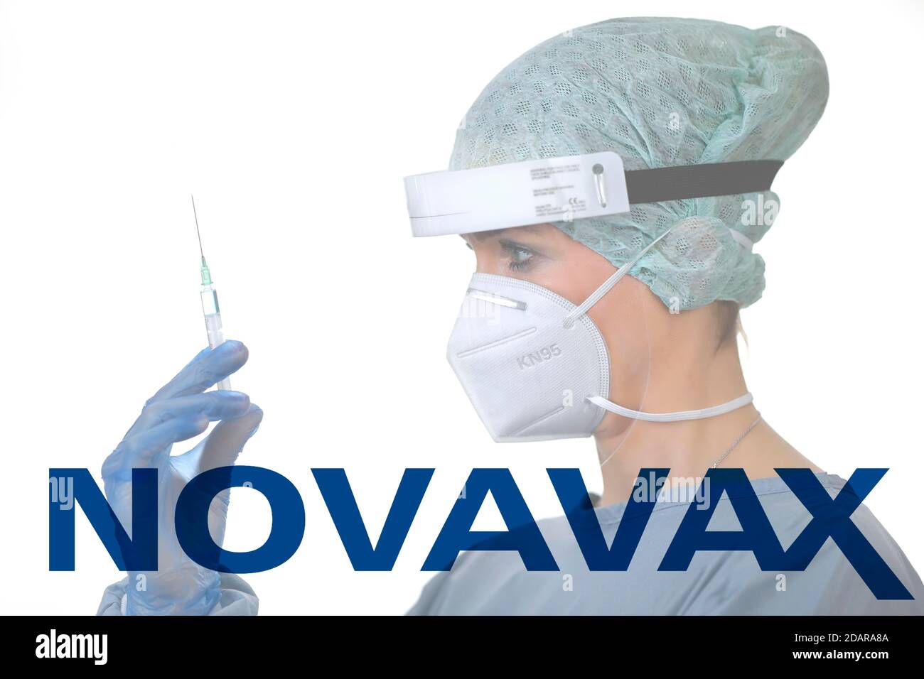 Image symbole vaccin Corona de NOVAVAX, femme avec seringue, crise corona, Bade-Wurtemberg, Allemagne Banque D'Images