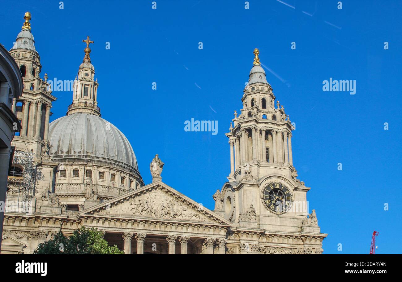 Vue sur la cathédrale Saint-Paul, Londres, Royaume-Uni Banque D'Images