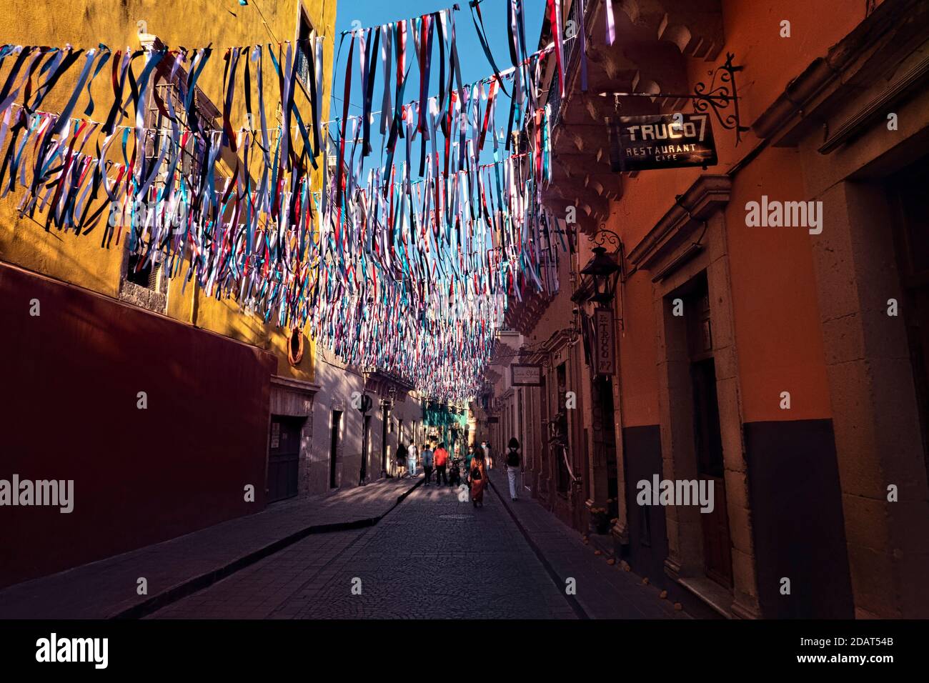 Allée colorée lors de la célébration du jour des morts à Guanajuato, au Mexique, patrimoine mondial de l'UNESCO Banque D'Images