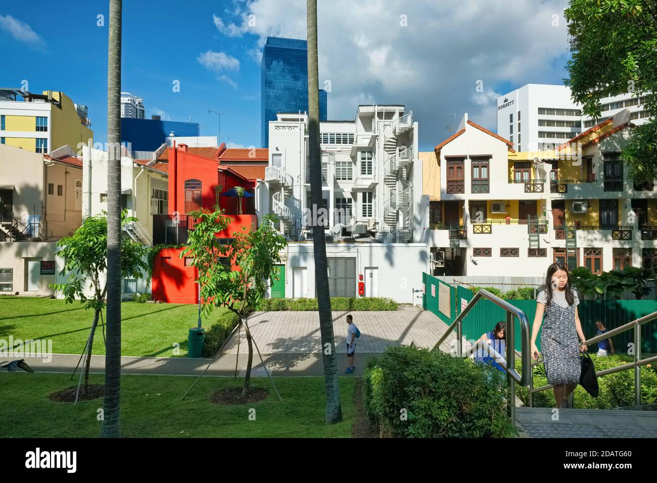 Vue sur le parc Duxton Plain et les maisons anciennes restaurées voisines, vue depuis Keong Saik Road, Chinatown, Singapour Banque D'Images