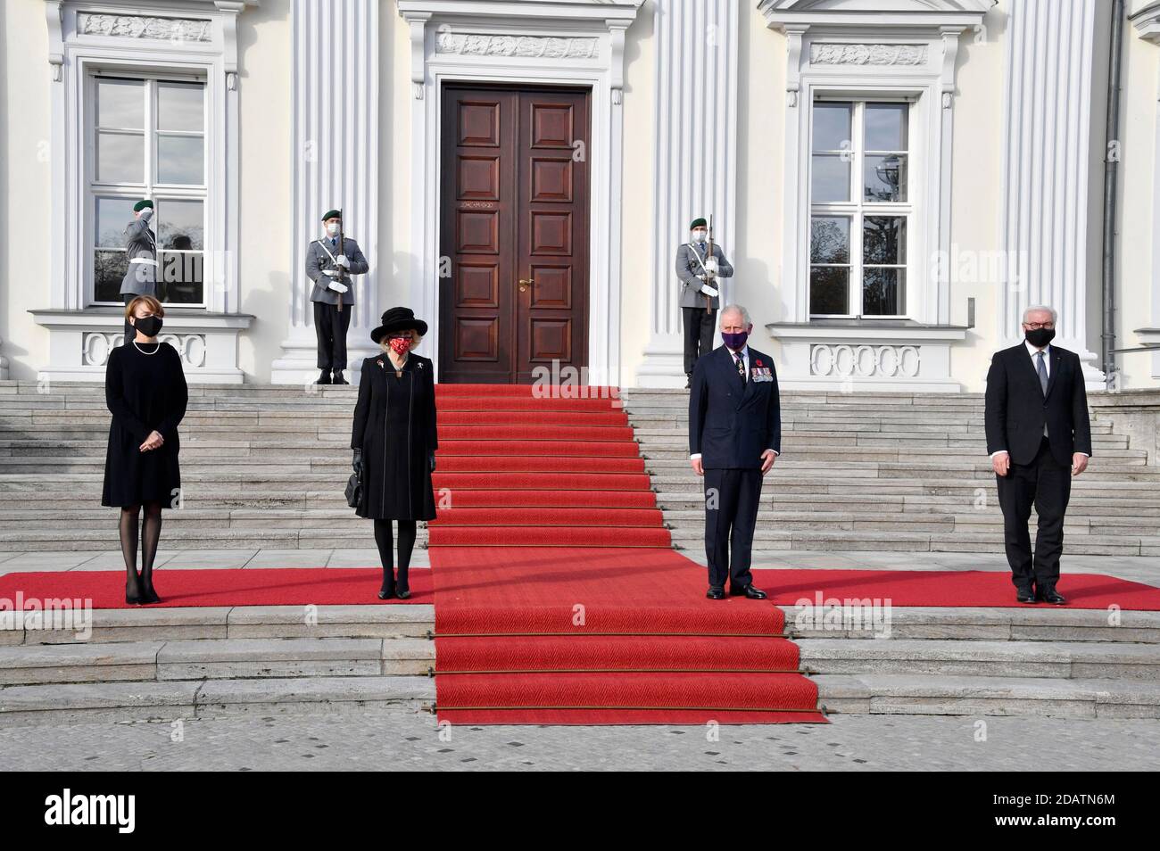 Berlin, Allemagne. 15 novembre 2020. Première Dame Elke Büdenbender, Camilla, duchesse de Cornwall, Charles, Prince de Galles et Président fédéral Frank-Walter Steinmeier à la réception du Président fédéral de l'Allemagne à Bellevue Palace le 15 novembre 2020 à Berlin, Allemagne crédit: Geisler-Fotopress GmbH/Alay Live News Banque D'Images