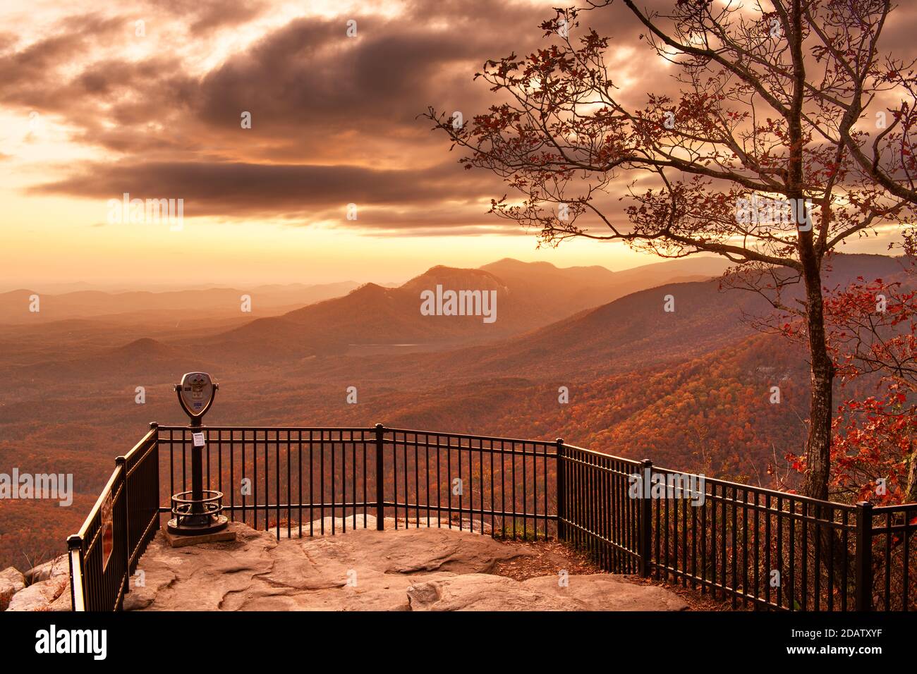 Parc national de Table Rock, Caroline du Sud, États-Unis au crépuscule en automne. Banque D'Images