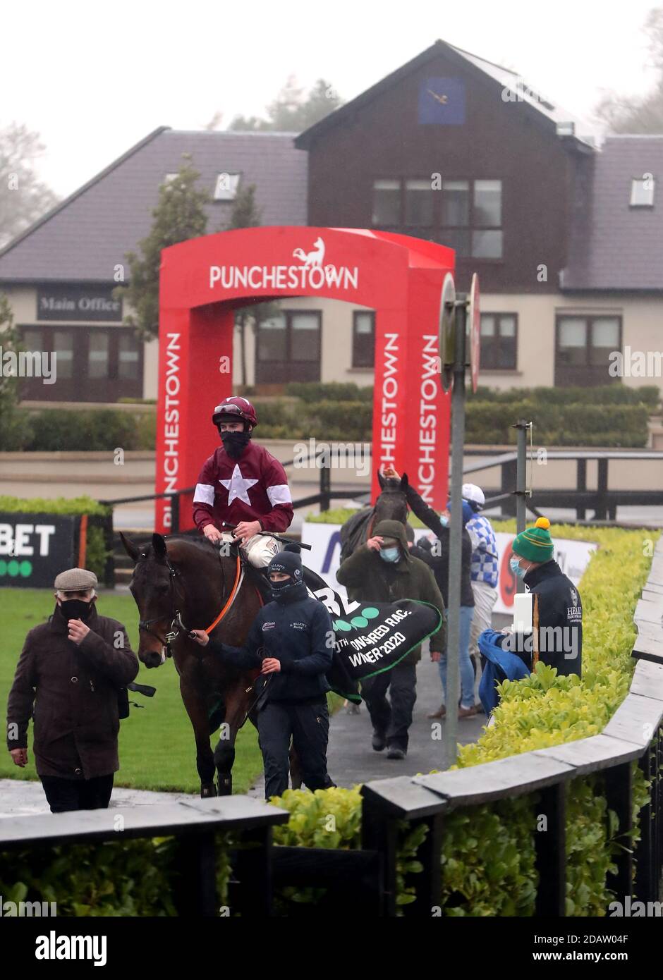 Fury Road, criée par le jockey Jack Kennedy après avoir remporté l'Unibet 1000th Race Celebration (célébration de la 1000e course) lors du Punchestown Winter Festival 2020 au Punchestown Racecourse, comté de Kildare, Irlande. Banque D'Images