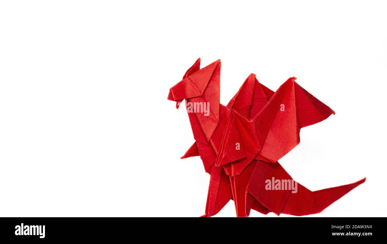 Origami fait à la main sur fond blanc isolé, créature origami fantaisie, animal origami Banque D'Images