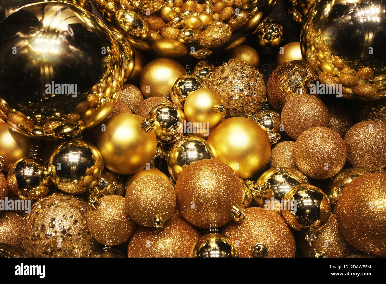 Boule De Noel Decoris - Or - Grande - 20 Cm - Plastique - Brillant Boule De Noel Decoris - Or - Grande - 20 Cm - Plastique - Brillant