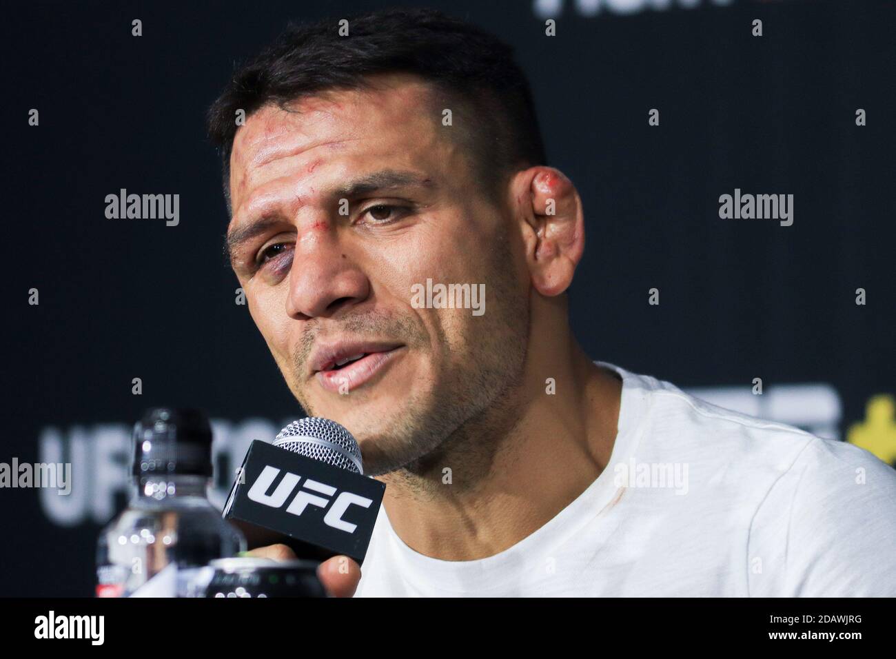 Las Vegas, Nevada, Las Vegas, Nevada, États-Unis. 14 novembre 2020. LAS VEGAS, NV - NOVEMBRE 14 : Rafael dos Anjos interagit avec les médias après l'événement UFC Vegas 14 à UFC Apex le 14 novembre 2020 à Las Vegas, Nevada, États-Unis. Crédit : Diego Ribas/PX Imagens/ZUMA Wire/Alay Live News Banque D'Images