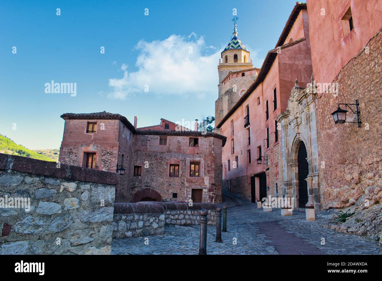Traversée de la cathédrale dans la ville médiévale d'Albarracin, Teruel Banque D'Images