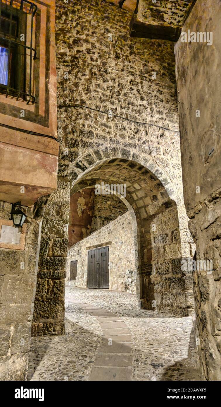Le portail de Molina, porte d'accès dans le mur médiéval d'Albarracin, Teruel Banque D'Images
